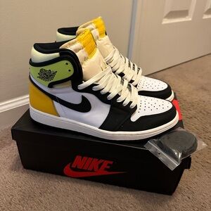 Air Jordan 1 Retro High OG Volt Gold